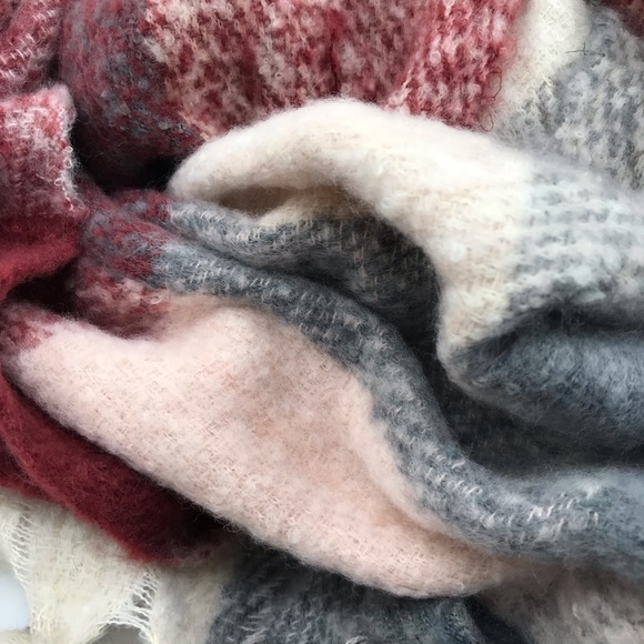 NWT True North Woven Soft Scarf with Fringe - Picture 4 of 7